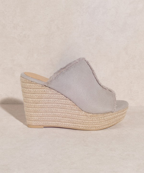 OASIS SOCIETY Bliss - Distressed Linen Wedge